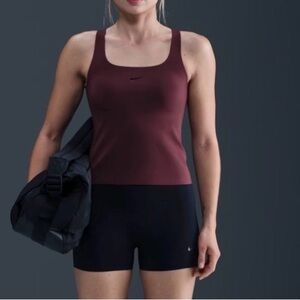 NWOT Nike Form Stealth Evaporation Technology Tank Top in Burgandy Sz XS